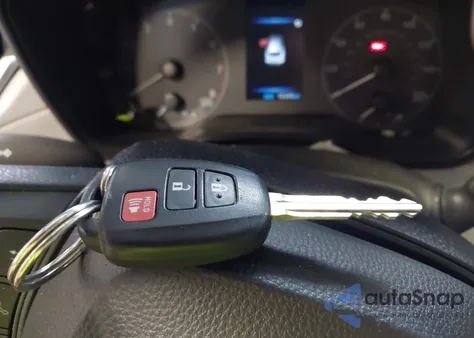 2024 Toyota Corolla Cross L z USA, uszkodzony, nr VIN 7MUAAABG1RV108371